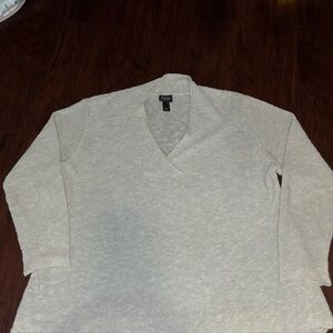 Eileen Fisher women’s V-Neck Sweater in Light Gray